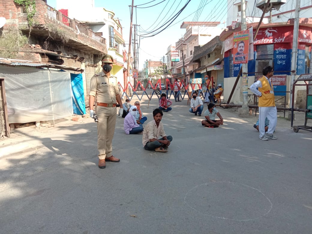 Gorakhpur Lockdown update, police punished people for Lockdown violation in gorakhpur