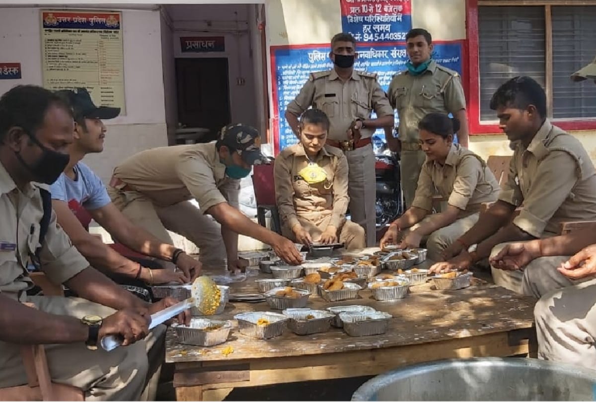 Police cooks for hungry people in Gorakhpur due to Lockdown