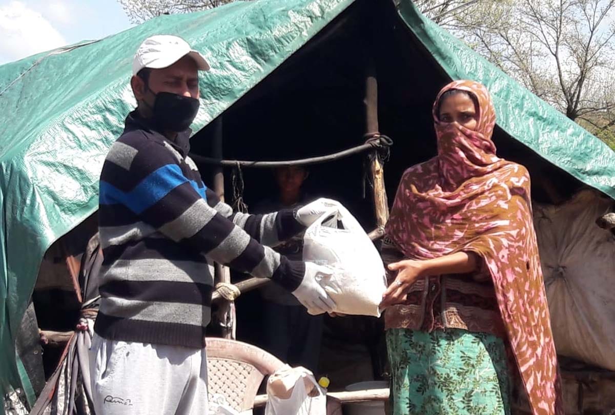 coronavirus latest update jammu kashmir, Indian Army helped locals of South Kashmir