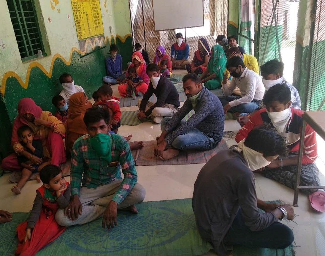 kvaaranteen vaard mein khaane ka intajaam nahin, hangaama, saat bhaage