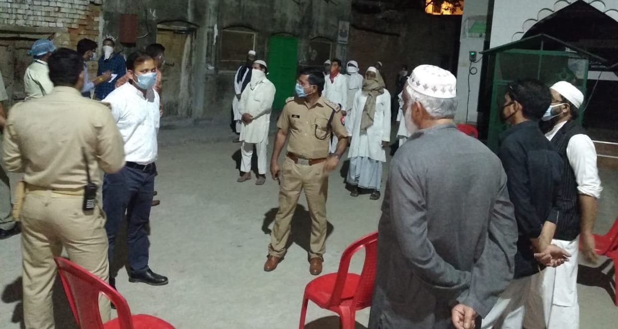 nijaamuddeen jalase mein shaamil 11 log haajeeganj masjid mein mile, hadakamp