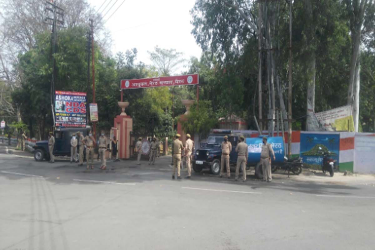 coronavirus update sanatizing in Meerut hospital and roads
