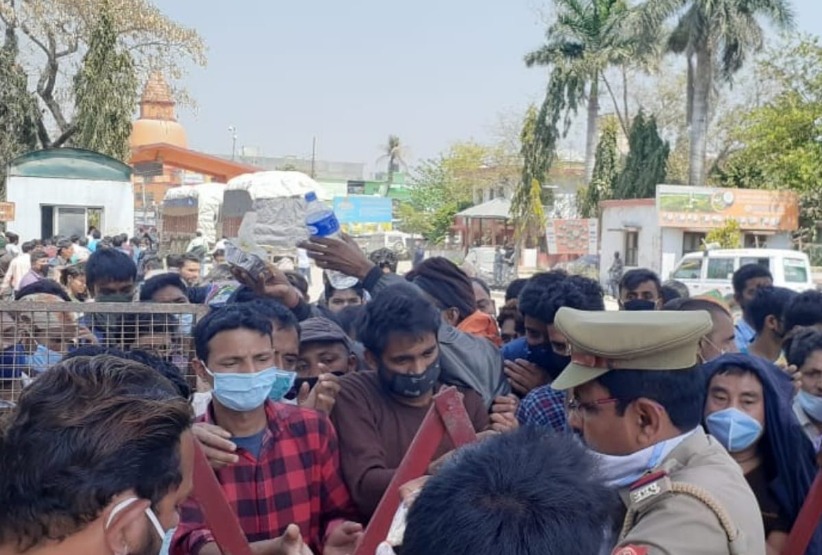 Nepali citizens Protest against Nepal Government after not got entry in nepal