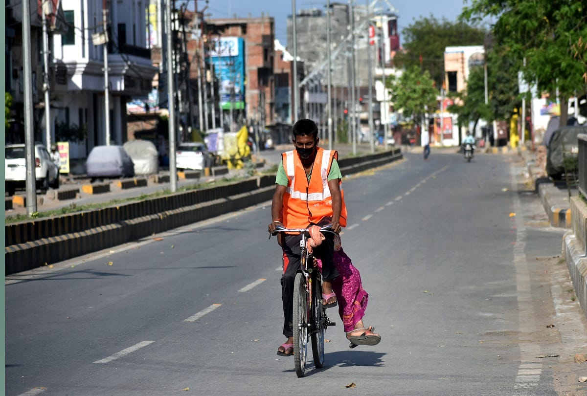 For fifteen days the city, on the village ventilator, a large number of people arrived from Mumbai Delhi, the villagers were upset
