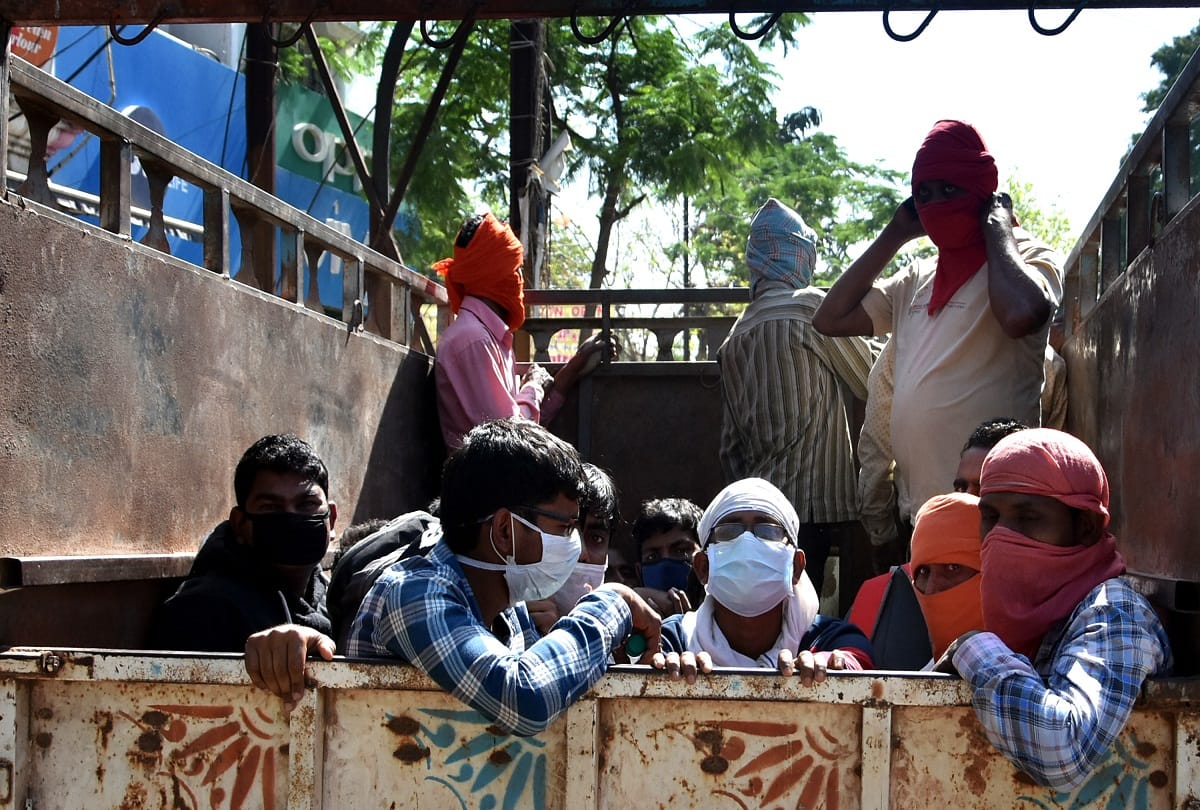 Thousands of people from Delhi got trapped in Prayagraj, Quarantine centers were made in six places