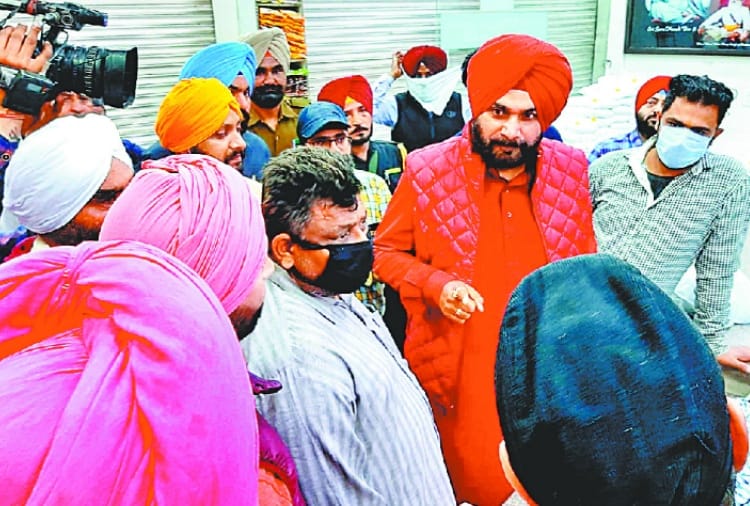 Coronavirus in Punjab News in Hindi: Navjot singh sidhu reached at market in Amritsar