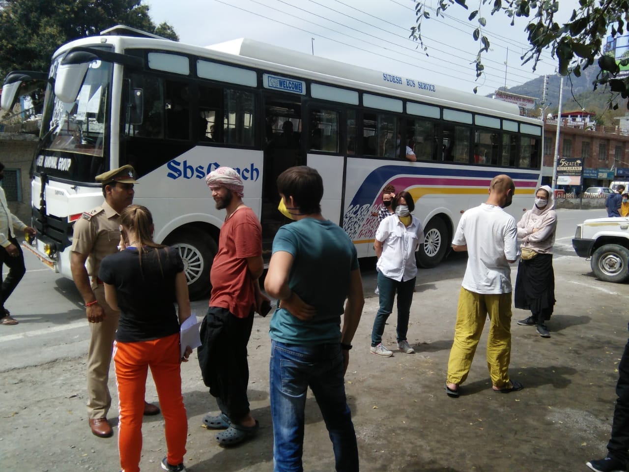 Uttarakhand Lockdown News in Hindi: 52 Russians left for Delhi from Rishikesh during lockdown, police stopped