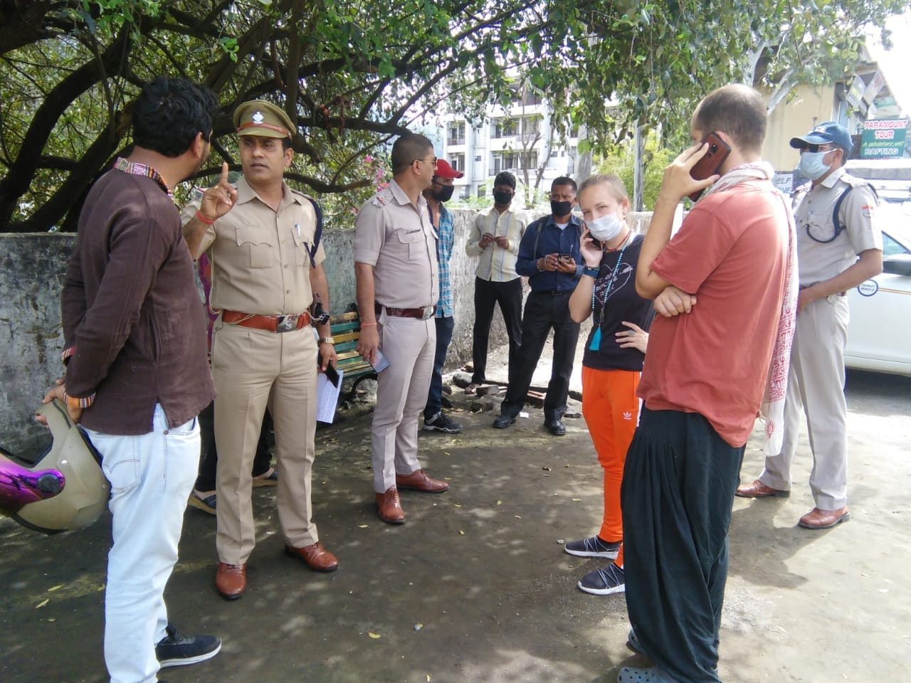 Uttarakhand Lockdown News in Hindi: 52 Russians left for Delhi from Rishikesh during lockdown, police stopped