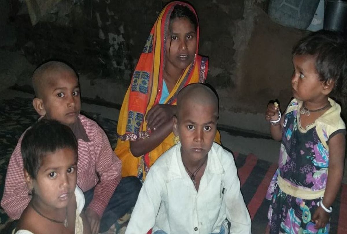 poor man was cremated with the help of villagers in agra
