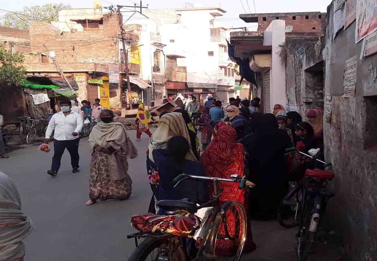 lockdown news: crowd thronged markets, see the condition of surrounding districts including Kanpur