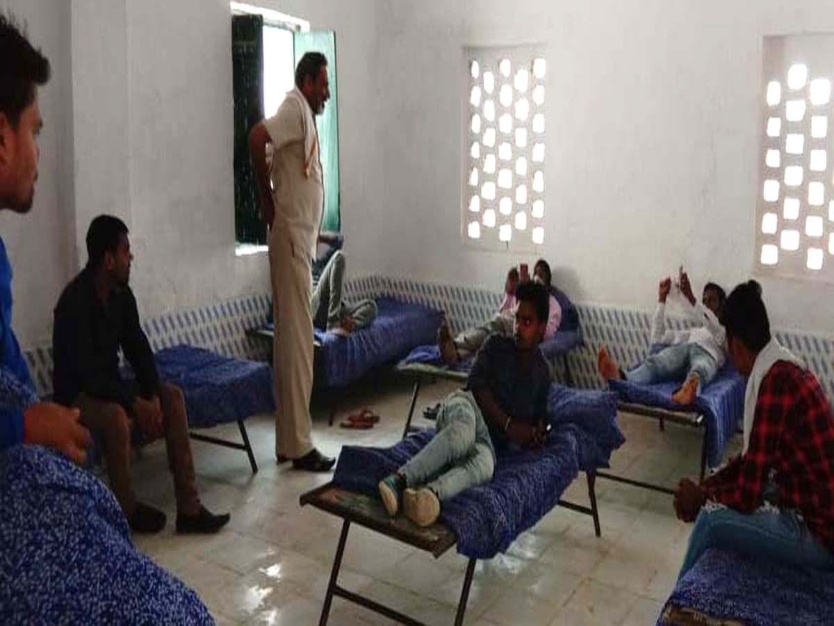 quarantin center se bhaage kanpur