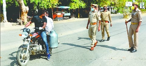 If the corona got infected in the city, then the police also acted strictly in lock down