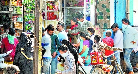 Sale in Bareilly's Galla Sabzi Mandi triples and prices are up 20%