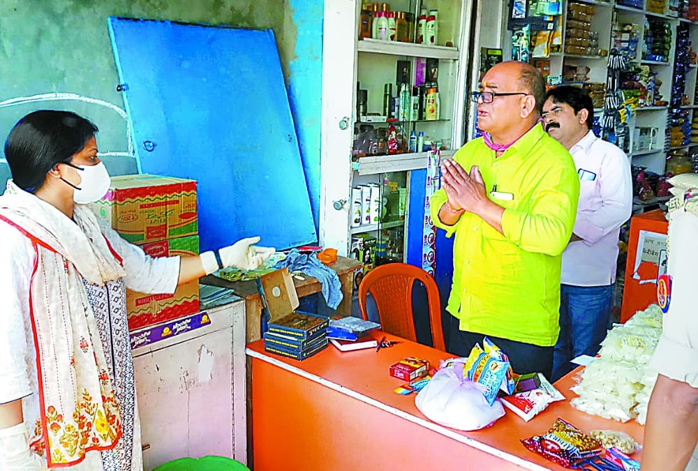 six areested for black marketing in Gonda.