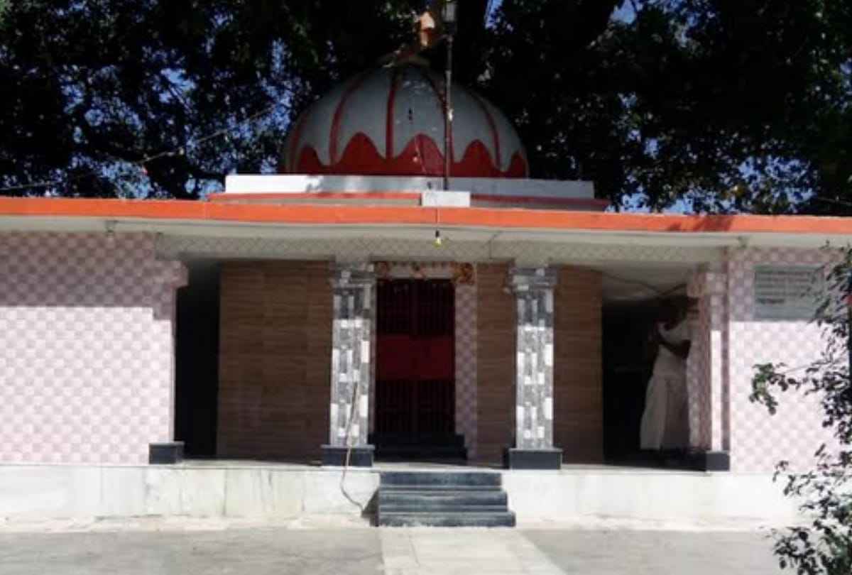 Miscreants Threatened Villagers for money in gorakhpur