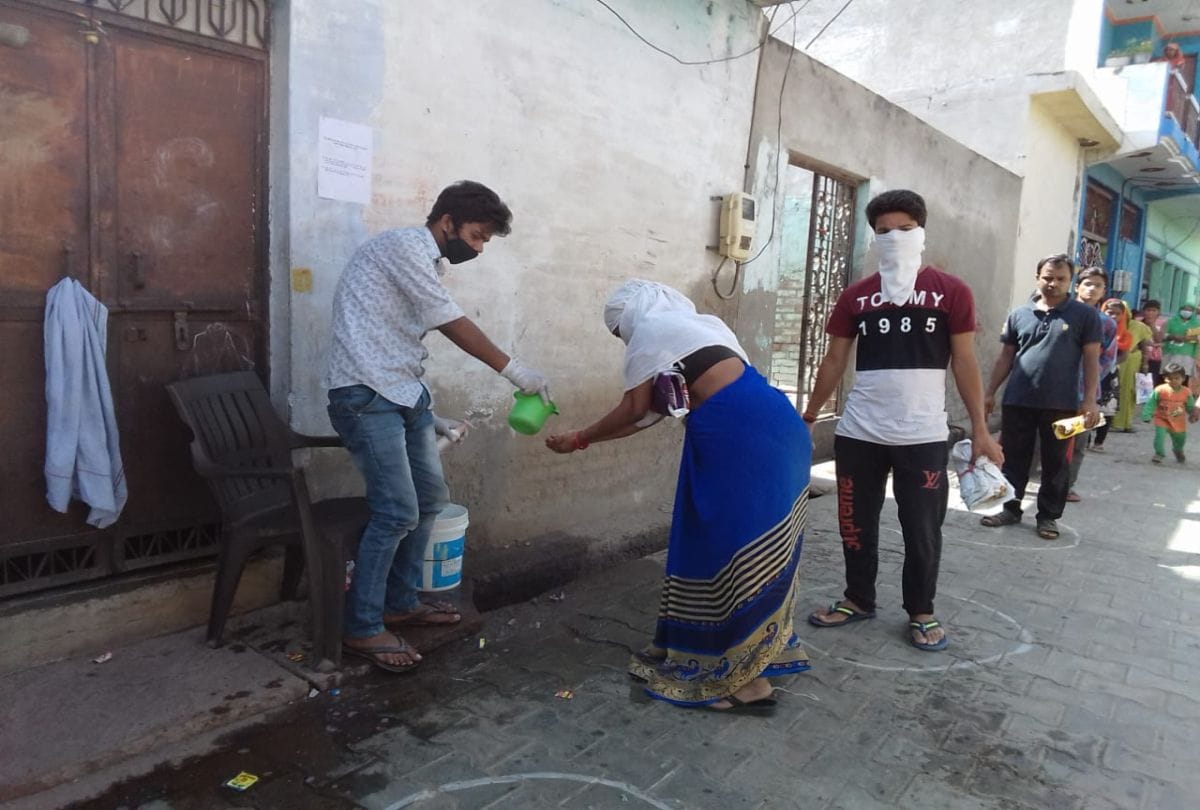 Crorona Virus Social Distancing Reality Check At Ration Shops