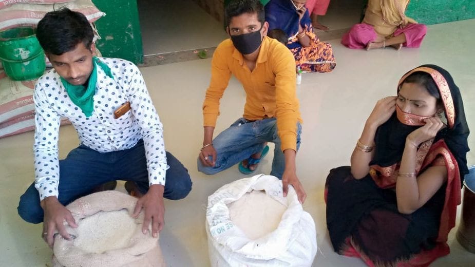 teesare din kvaaranteen vaard mein bheja gaya raashan,kvaaranteen vaard mein do din se thee dikkat