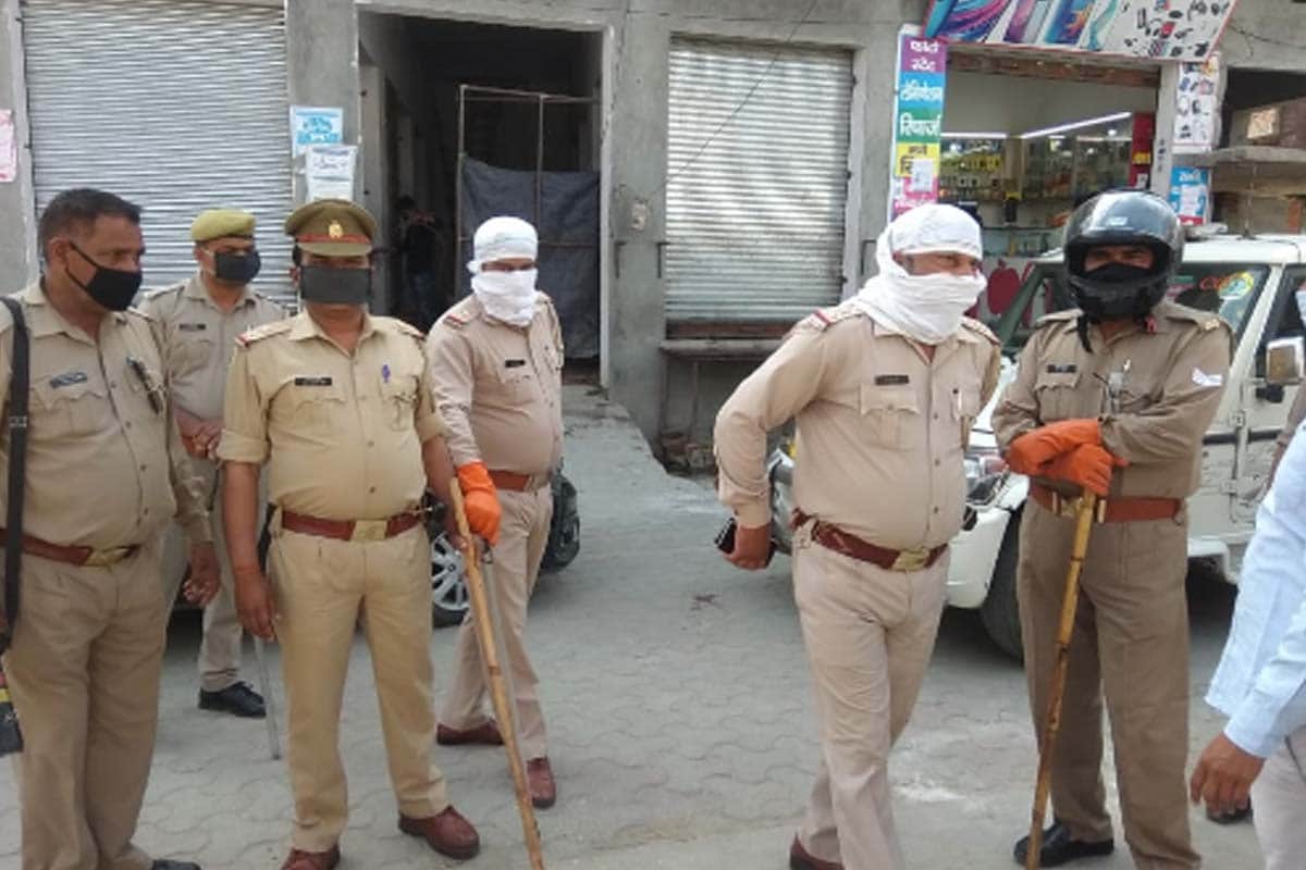 Lockdown update Meerut : know all about police lathi and Polycarbonate police Lathi