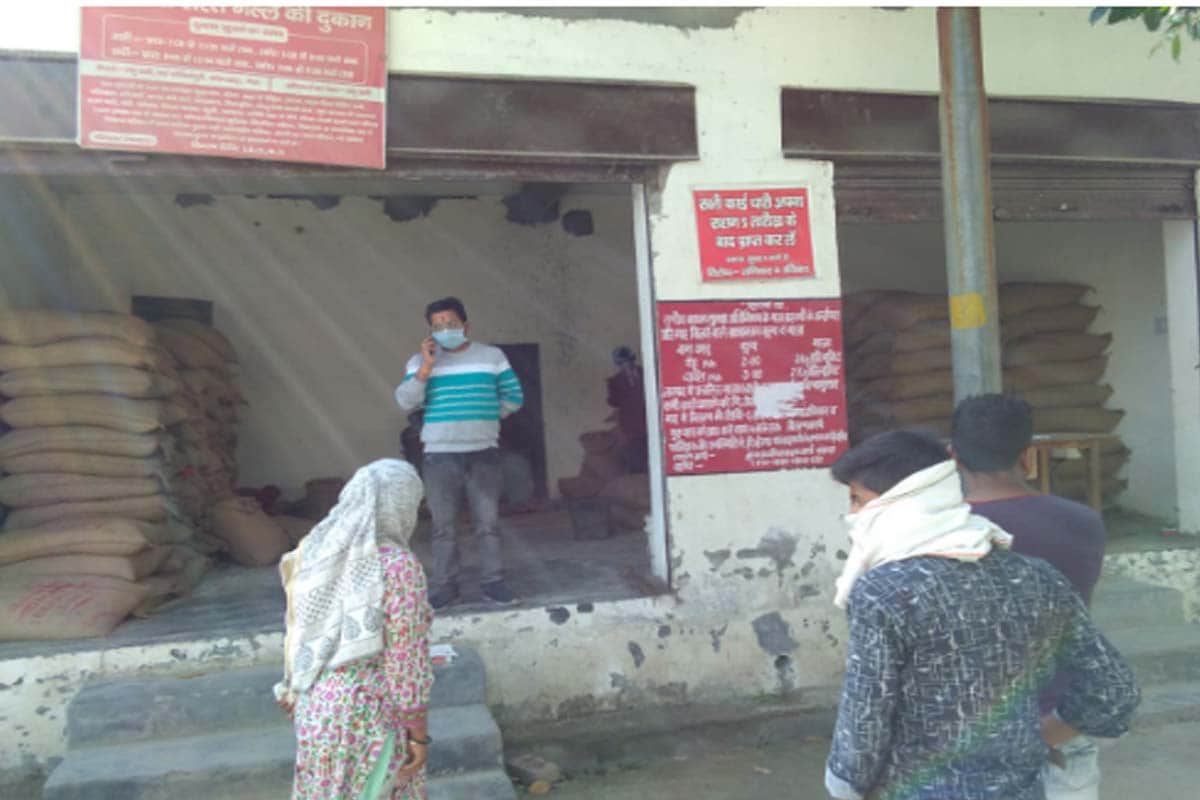 Lockdown update west up news in hindi: crowed in markets on the eight day of lockdon