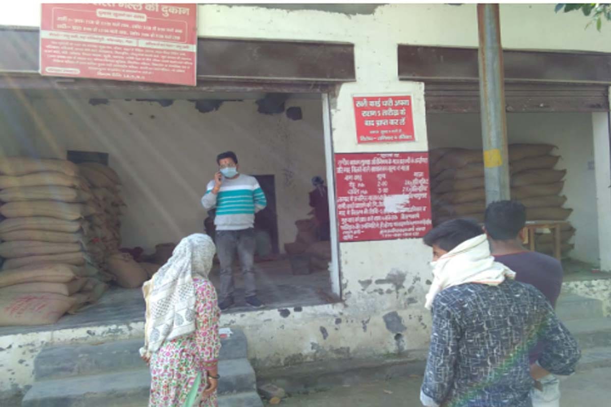 Lockdown update west up news in hindi: crowed in markets on the eight day of lockdon