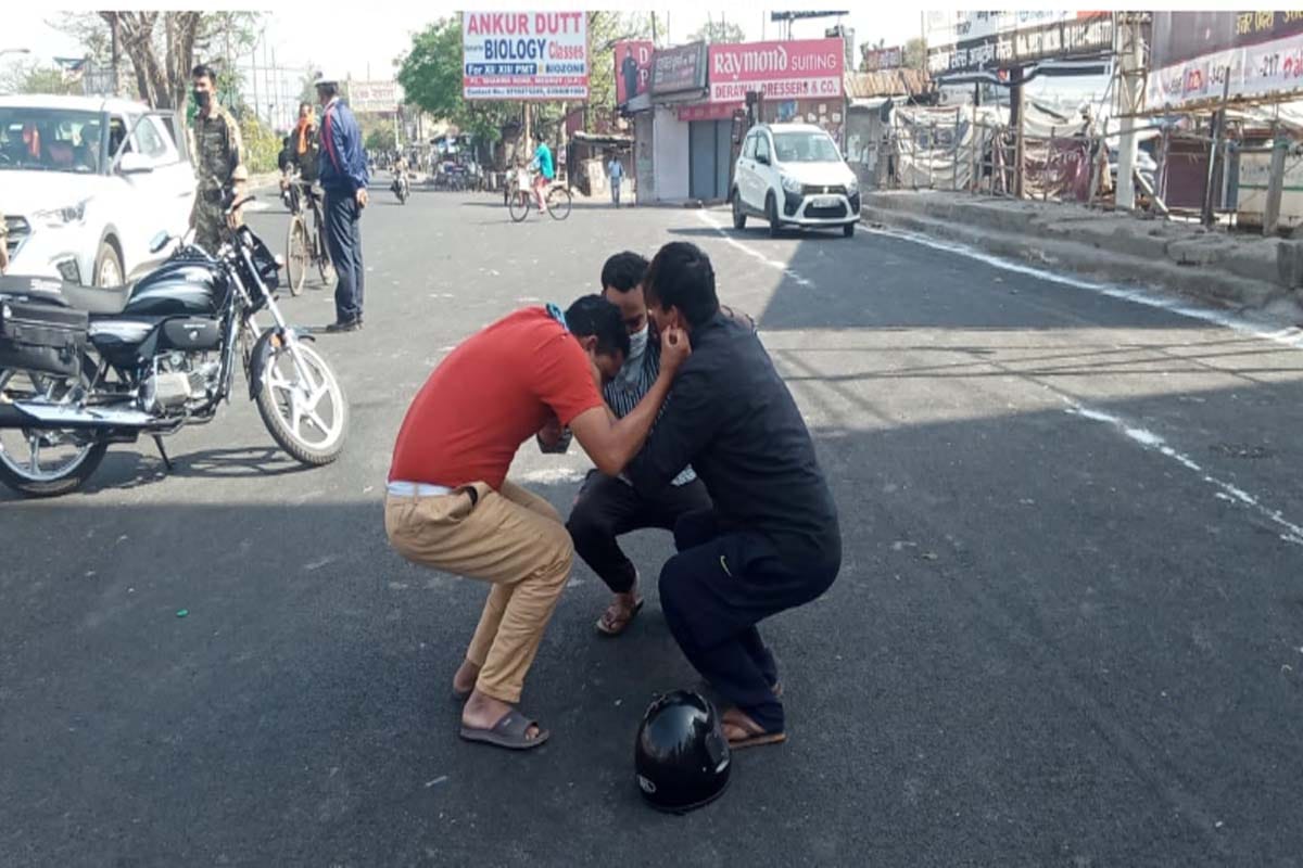 Lockdown: Police punished people to donkey ride or squats in Meerut on breaking Lo