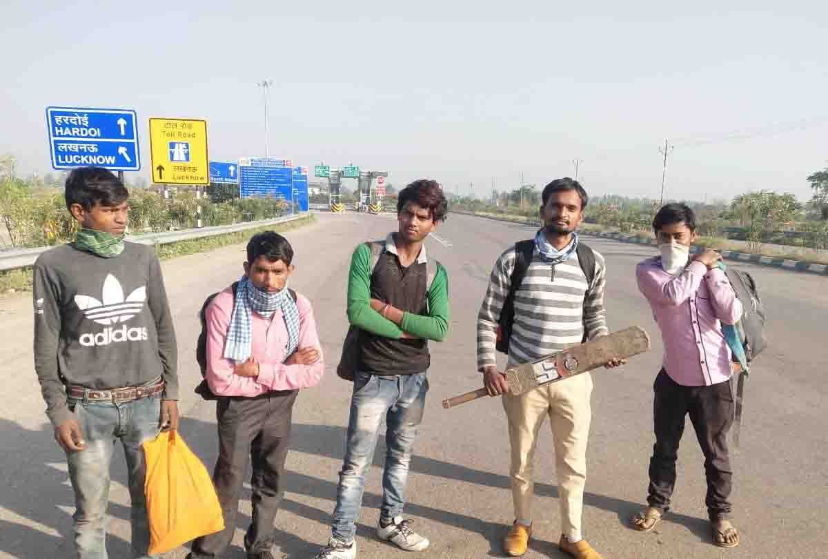 Five youths start traveling 350 km on foot for home
