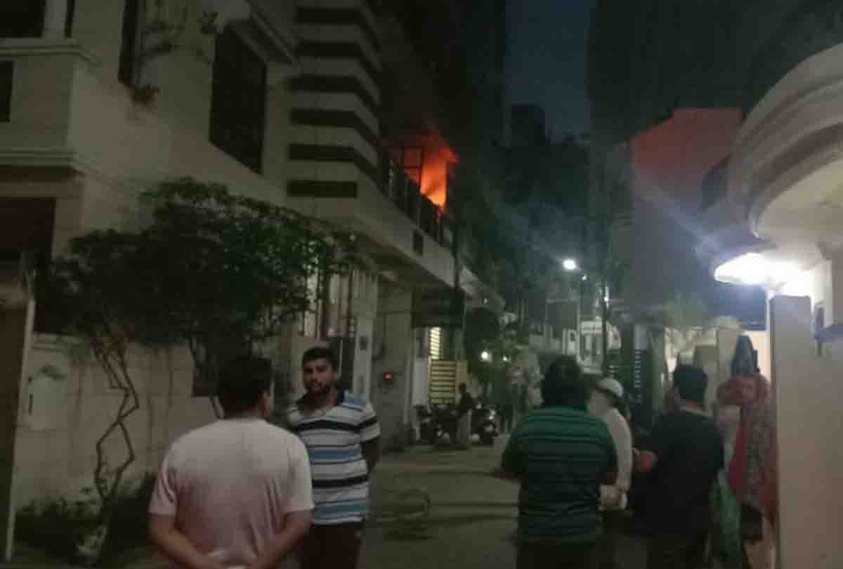 Kanpur: Flat caught fire due to short circuit