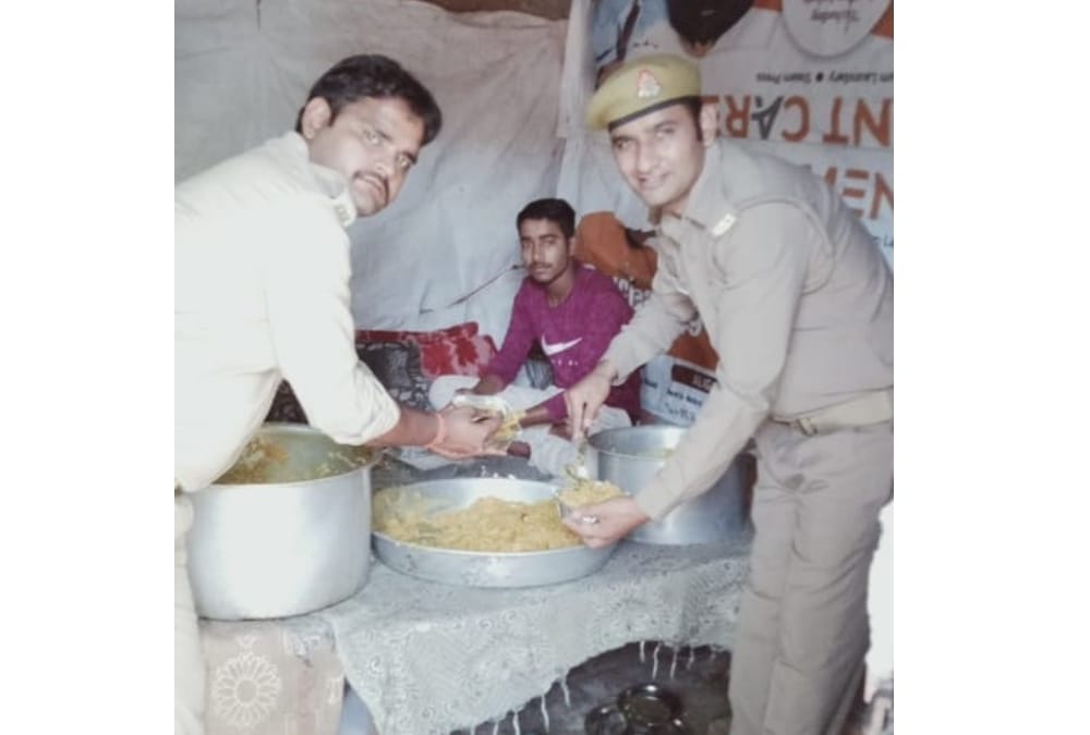 Policemen will provide ration to 500 families daily in lucknow