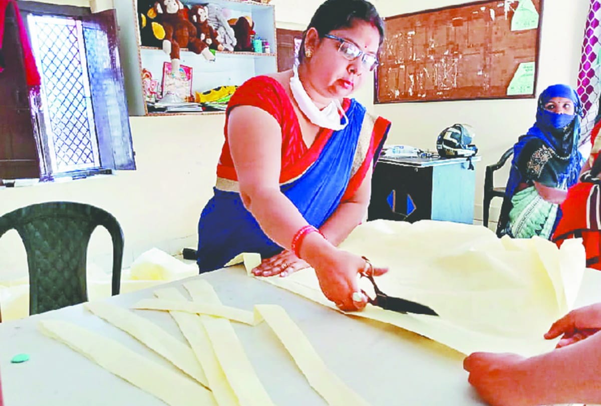 womens started making PPE kit for hospital due to coronavirus in siddharthnagar
