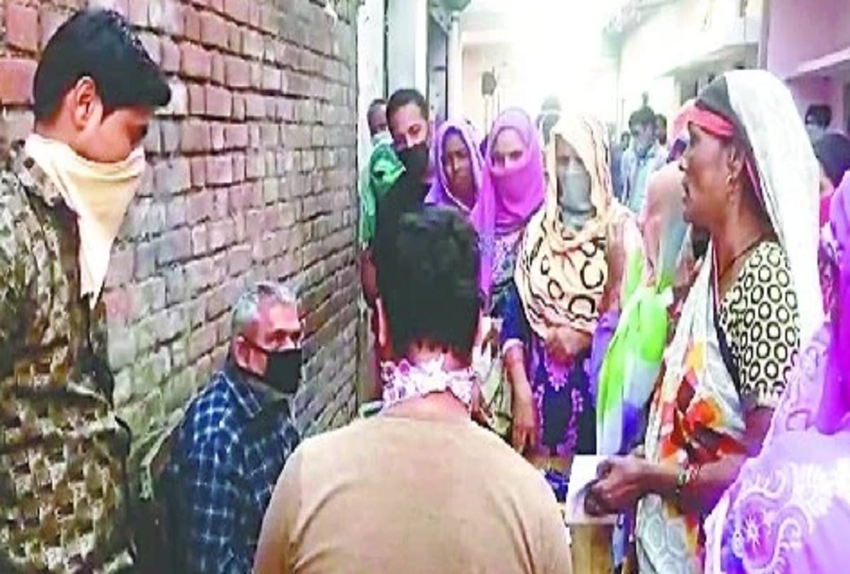 Bareilly: Harassment for free ration .. Forgot corona