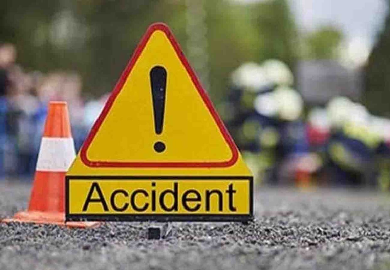 constable died in road accident in etawah