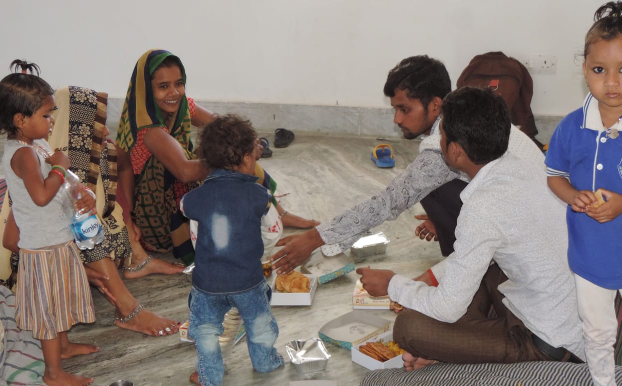 do minee bason mein gairapraant ke 42 log pakade, vaahan seej
