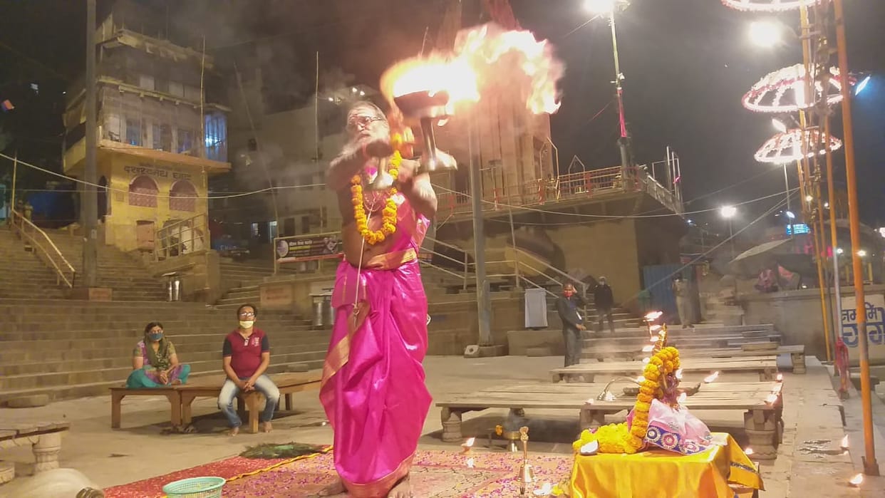 Special rituals to conquer Corona from world famous Ganga Aarti