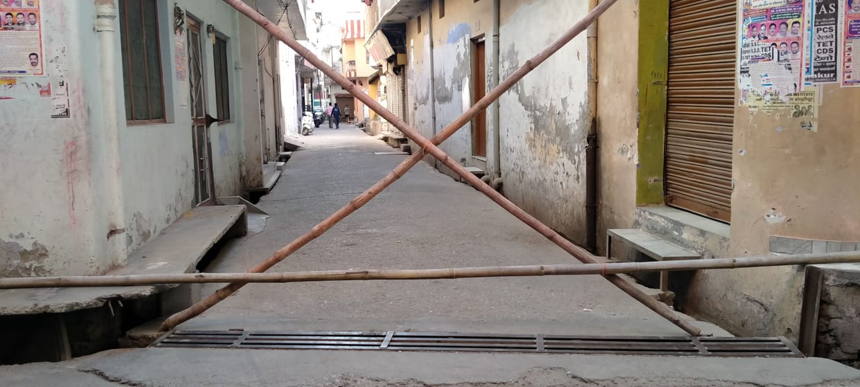 People barricaded people in mohallas