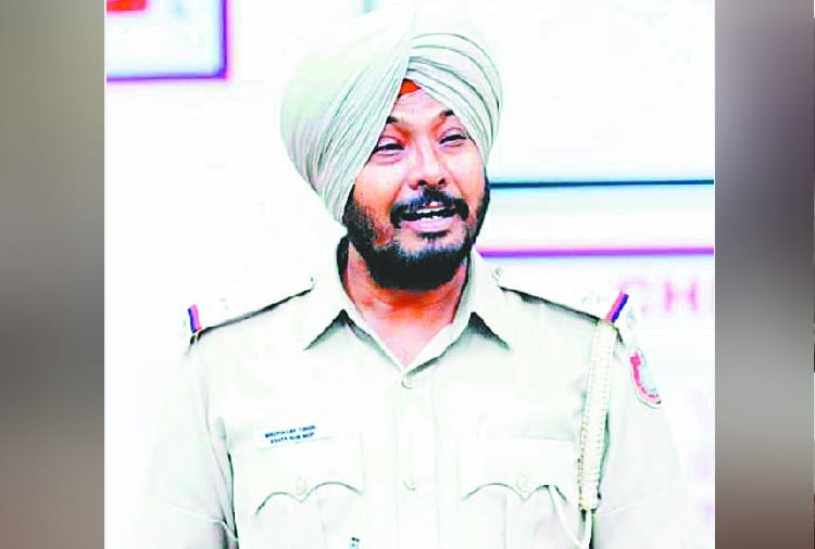 Coronavirus, lockdown, Chandigarh Traffic Police ASI Singing for Awareness