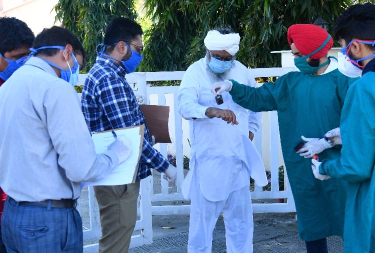 Coronavirus in Chandigarh News in Hindi: 86 people home quarantine in Chandigarh