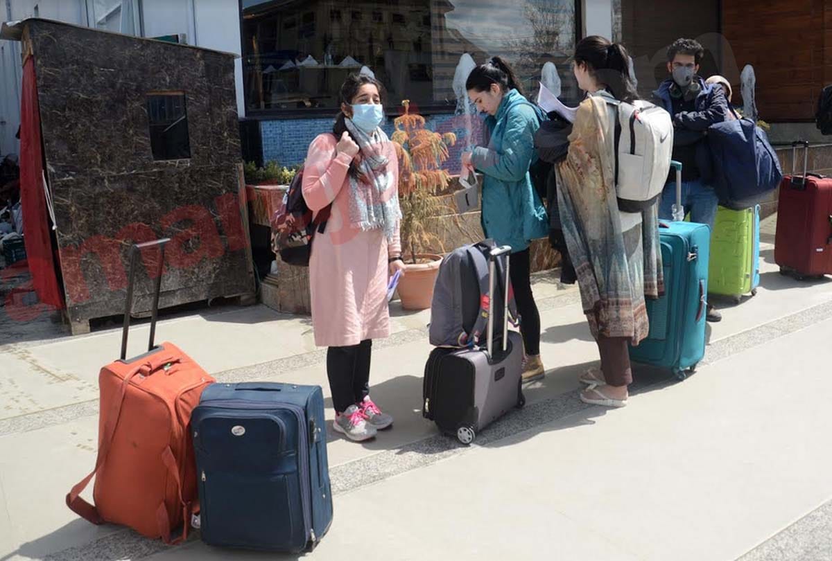 Jammu and Kashmir: Increased passenger testing at railway station due to increased covid infection