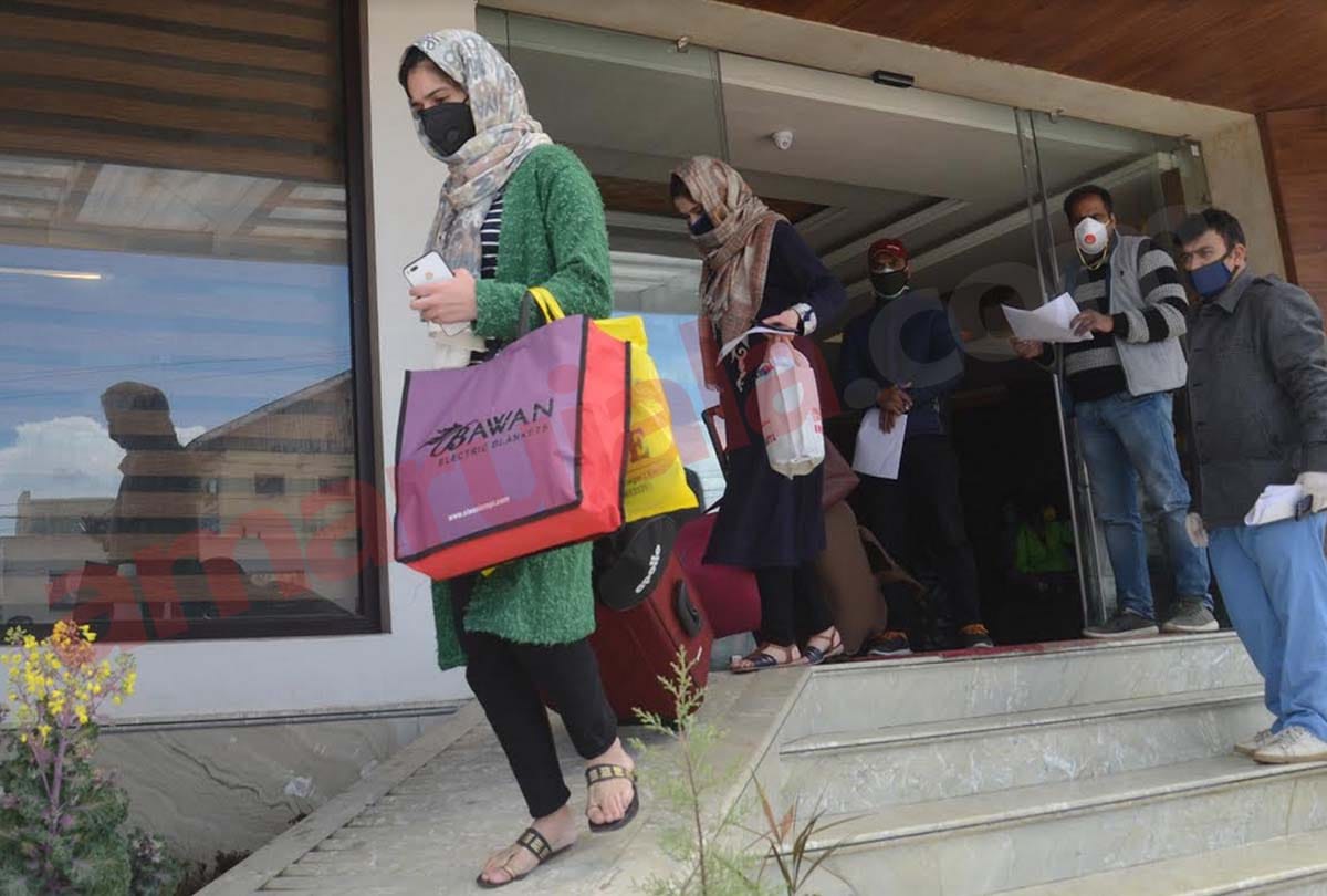 people are avoiding to visit to Jammu-Kashmir markets, corona has created an atmosphere of fear among people