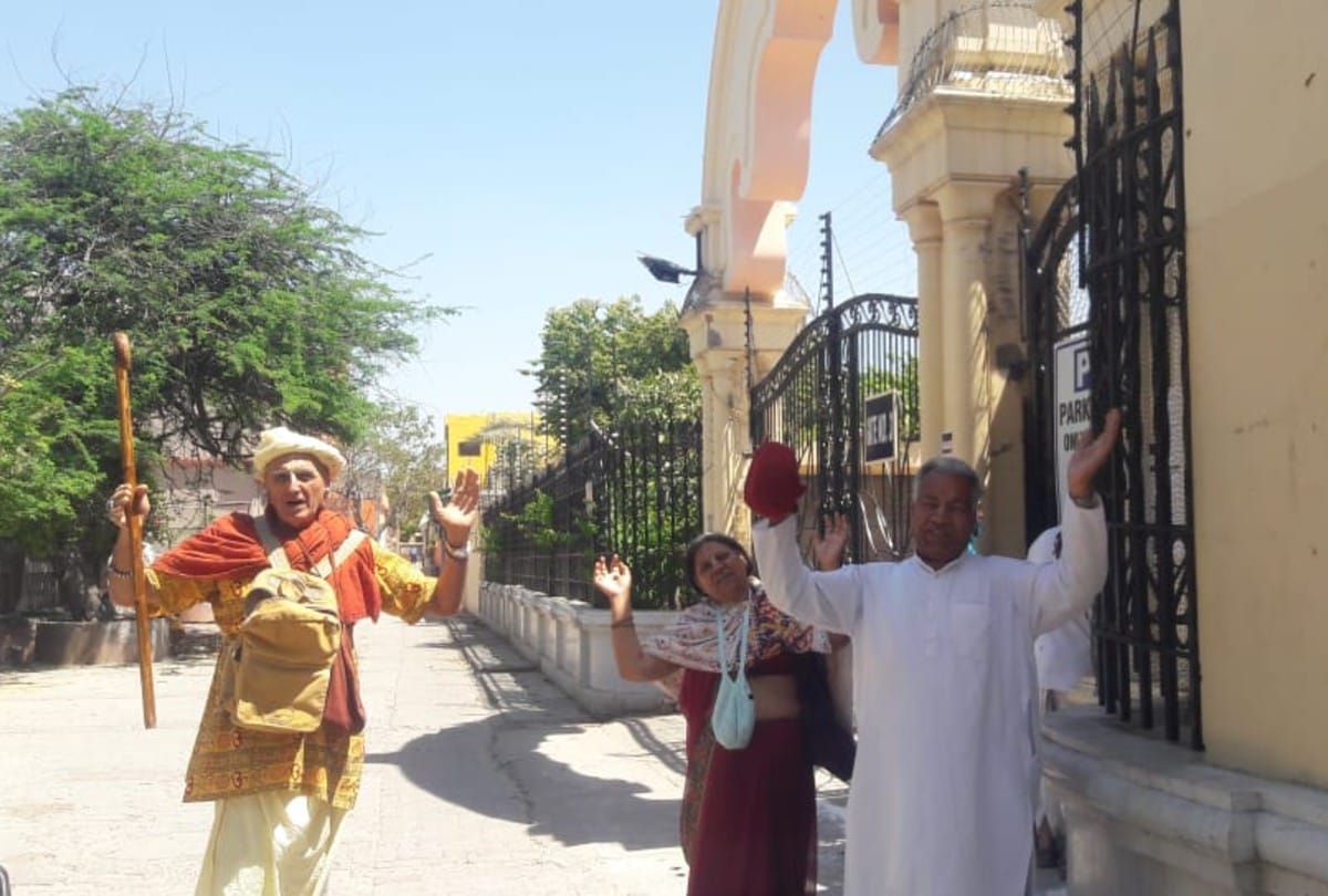 foreign devotees gathering outside ISKCON temple vrindavan in lockdown