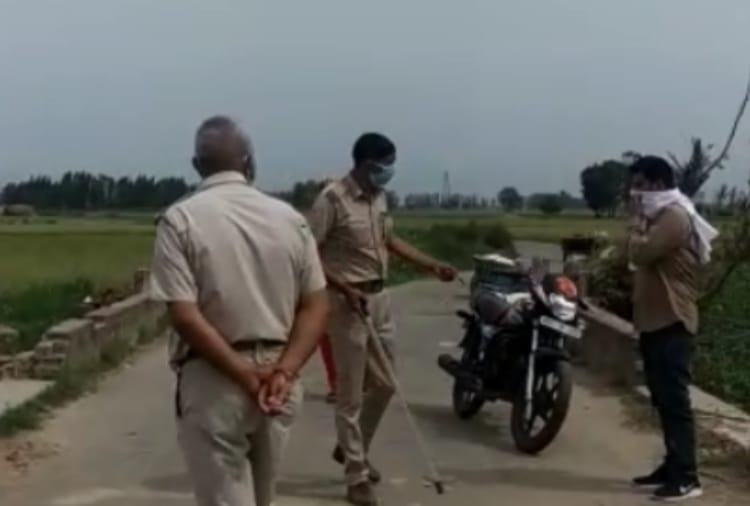 Two Policeman Line Hazir In Karnal after video of beaten goes viral on Social media