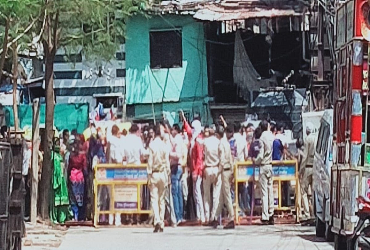 coronavirus : Two doctors hurt in stone pelting during coronavirus tracking in madhya pradesh