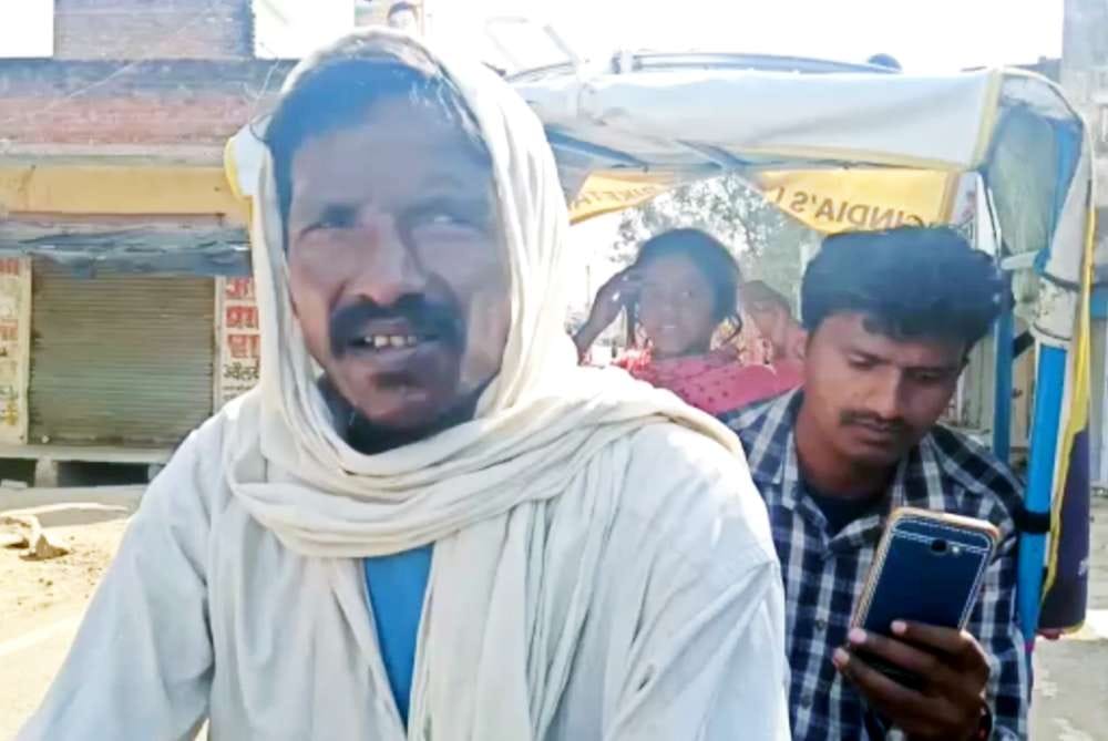 pal reached home with family in 6 days by driving rickshaw from Noida