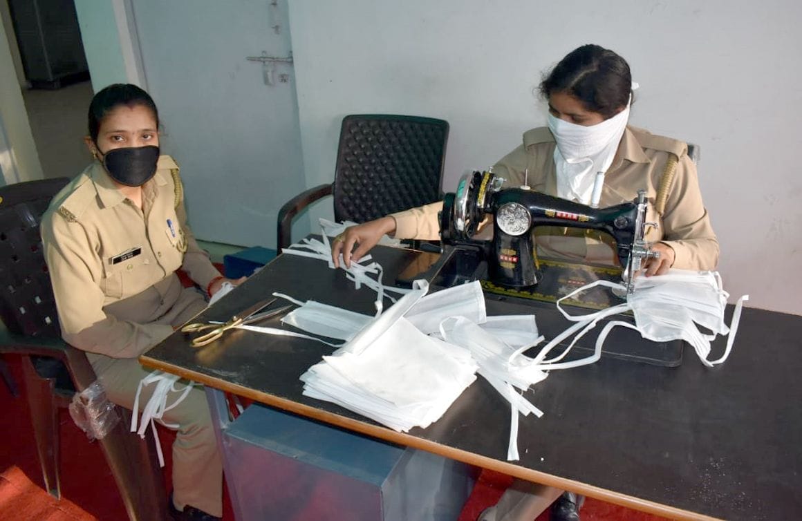 Female policemen are making mask