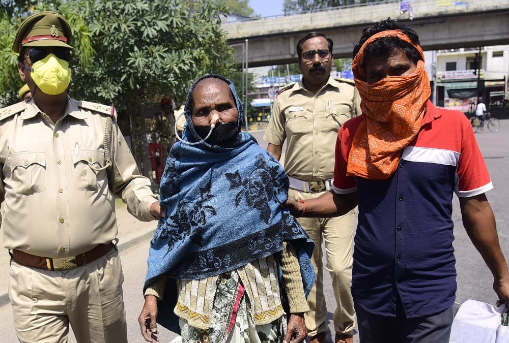 policemen helped cancer patient in lucknow
