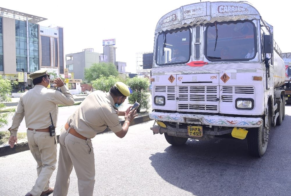 policemen helped cancer patient in lucknow