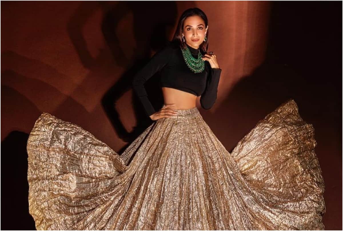 malaika arora bold glamorous look in ethnic wear saree lehenga