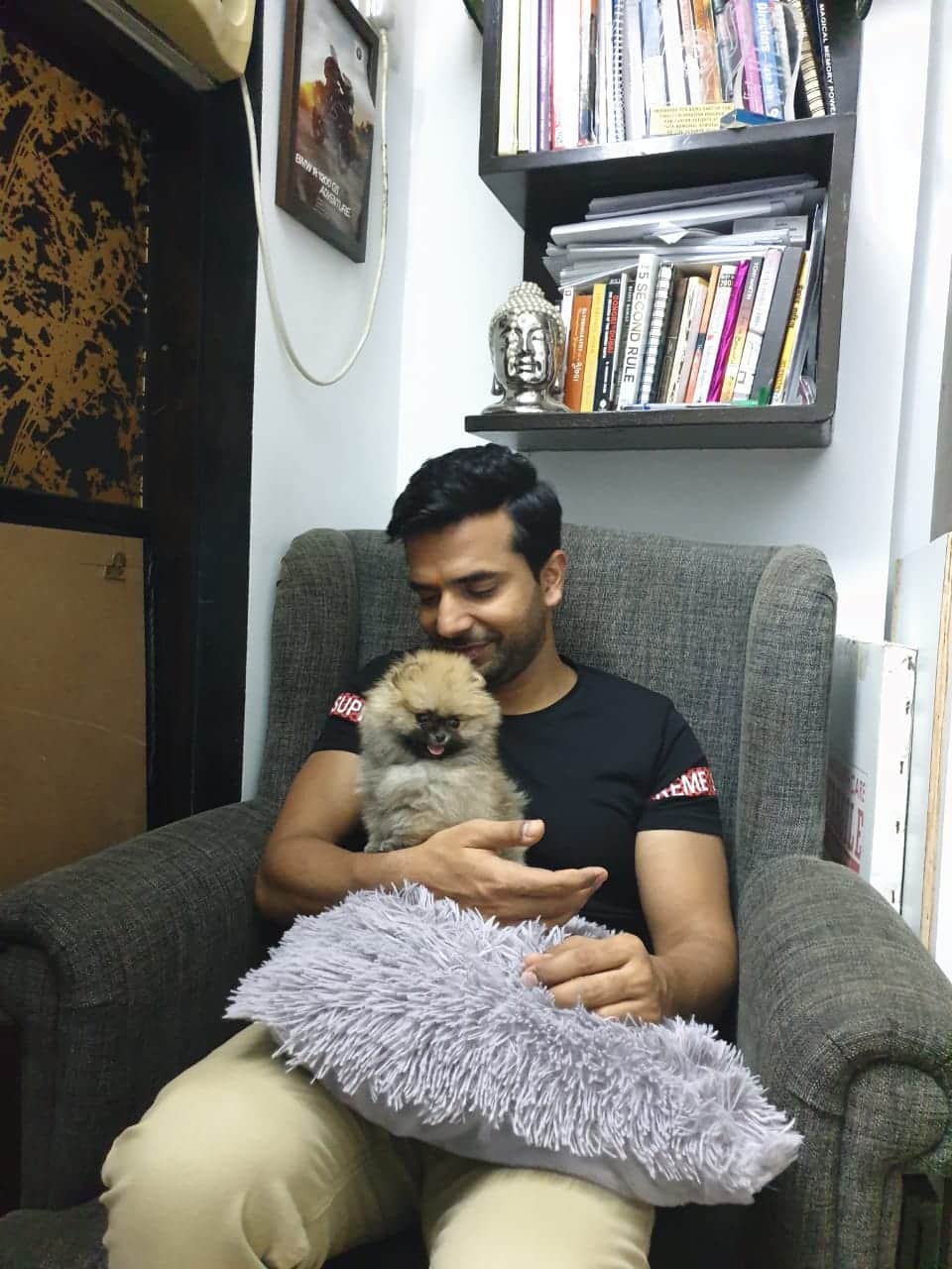 CoronaVirus outbreak Kundali Bhagya actor Manit Joura feed stray   dogs during lockdown due to covid 19