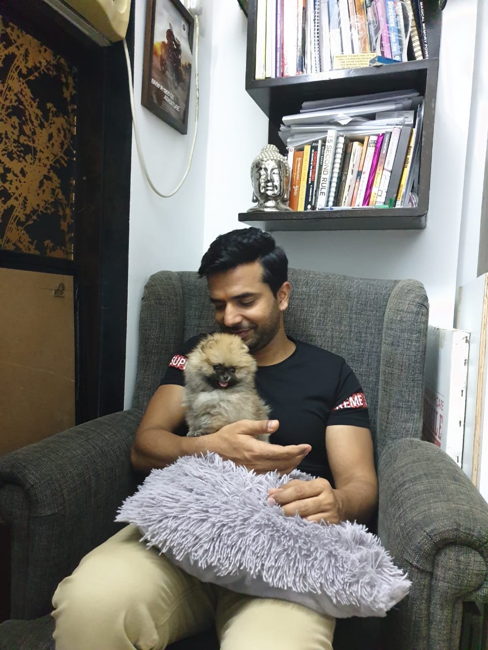 CoronaVirus outbreak Kundali Bhagya actor Manit Joura feed stray   dogs during lockdown due to covid 19