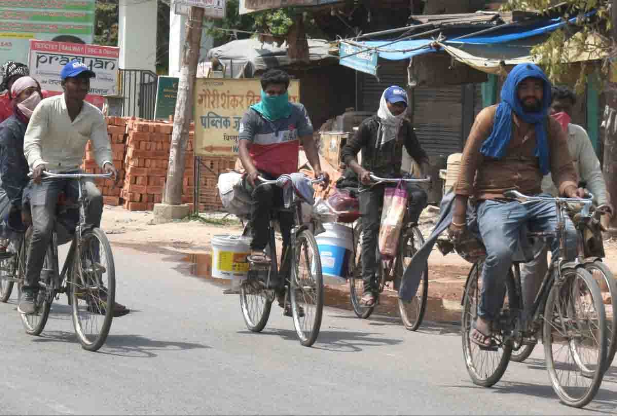 Police taught lesson on breaking lockdown in Hardoi, FIR on 18, one arrested