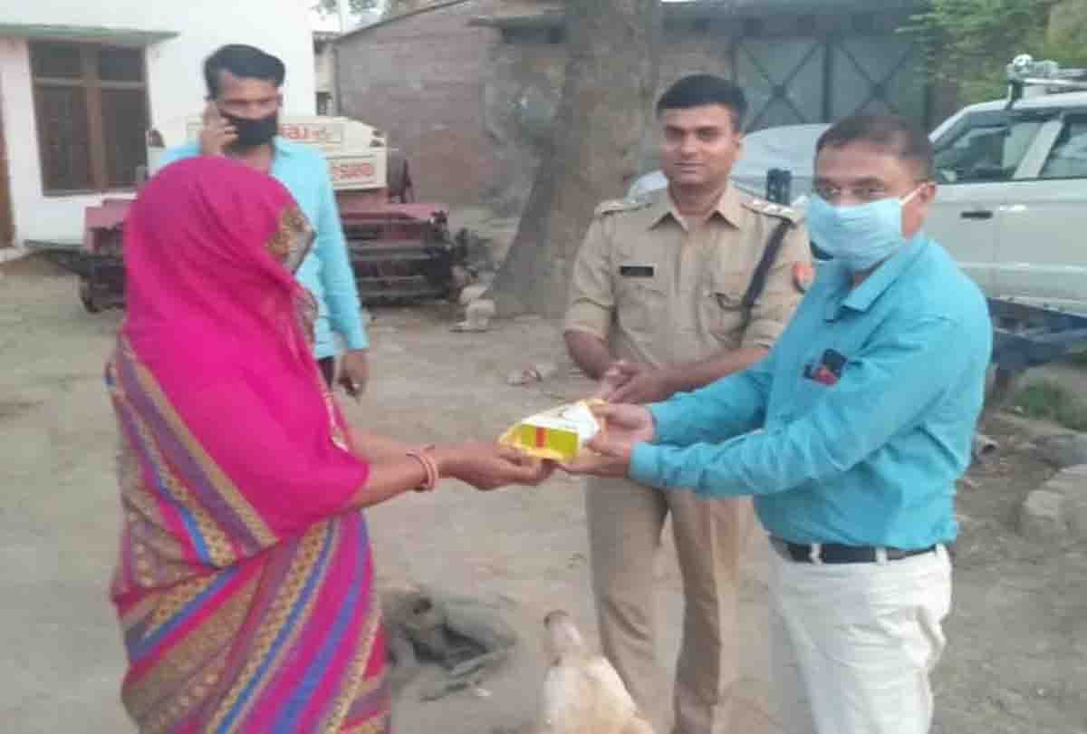 Hello sir i am in noida, mother is sick at home, medicine is over, help me or else my mother will die